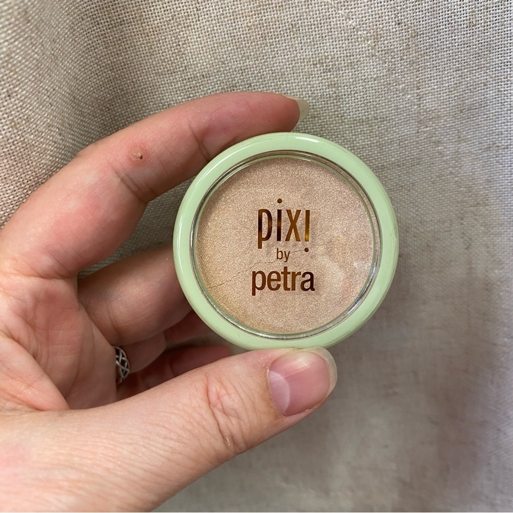 Pixi Glow-y Powder in Creamy Gold